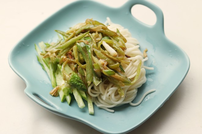 Green Pepper and Loofah Noodles recipe