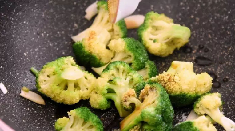 Fried Broccoli with Luncheon Meat recipe