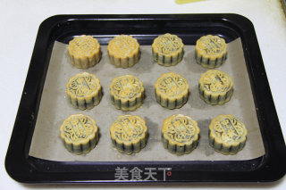 Cantonese-style Lotus Paste and Egg Yolk Mooncakes recipe