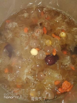 Longan, Lotus Seed and Tremella Soup recipe