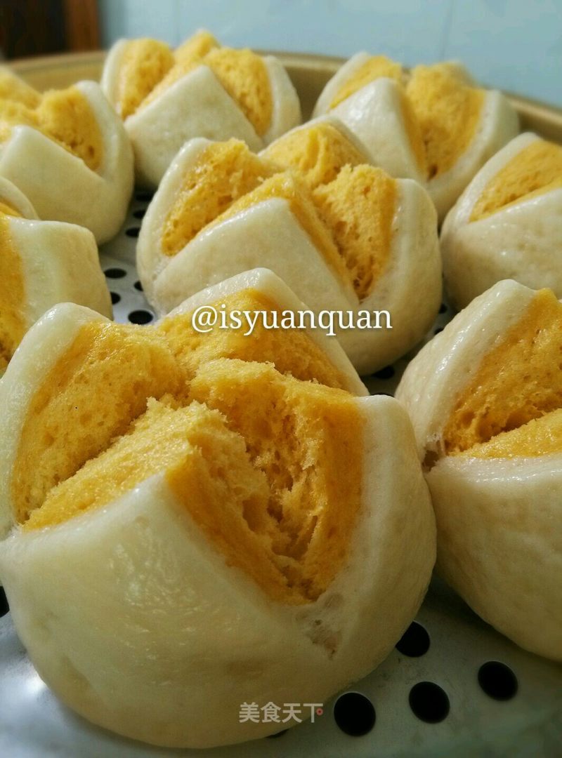 Creamy Pumpkin Blossom Buns recipe