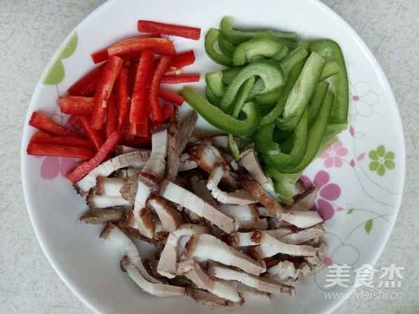 Roasted Pork and Stir-fried Garlic and Dried Tofu recipe