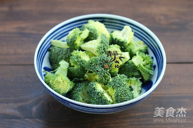 Broccoli Rice Cake Salad recipe