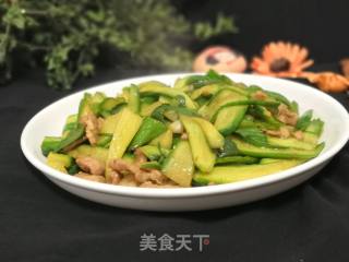 Stir-fried Pork with Fruit and Cucumber recipe