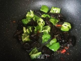 Stir-fried Shrimp with Wrinkled Pepper Fungus recipe