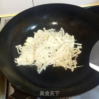 Chinese Cabbage Mixed with Enoki Mushrooms recipe