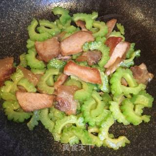 Stir-fried Bitter Gourd with Sliced Pork recipe