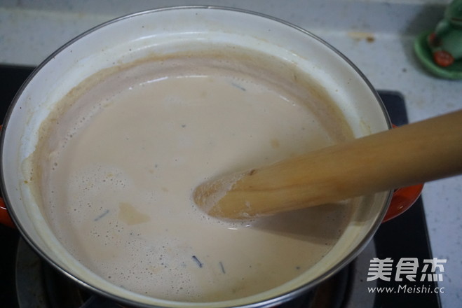 How to Make Fragrant Hand-boiled Milk Tea recipe