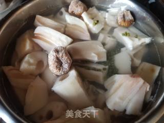 Old Chicken, Lotus Root and Mung Bean Soup recipe