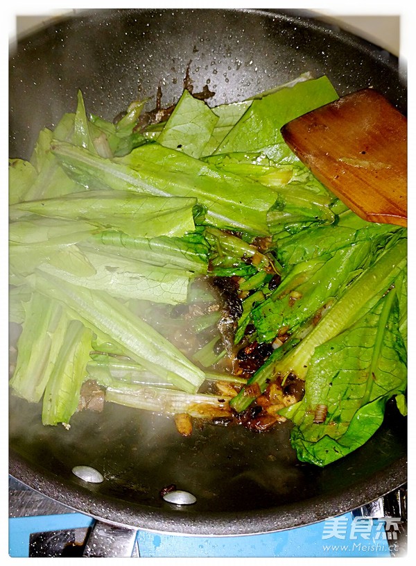 Lettuce with Tempeh and Dace in Oil recipe