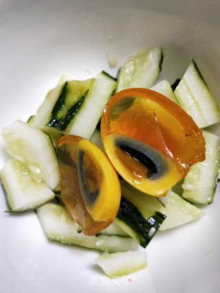 Cucumbers Mixed with Eggs recipe