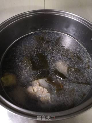 Stewed Trotter with Walnut Flower and Kelp recipe