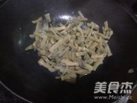 Stir-fried Sword Beans with Chopped Pepper recipe