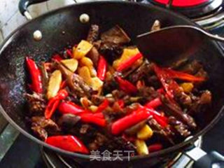 Stir-fried Linwu Duck with Red Hot Pepper recipe