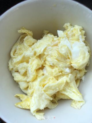 Scrambled Eggs with Dendrobium Flowers recipe