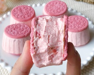 Sweet and Silky ❗️ Super Simple Strawberry Oreo Sandwich Ice Cream recipe