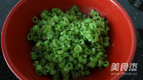 Hot Noodles with Carob and Minced Pork recipe