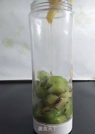 Kiwi Sparkling Water recipe