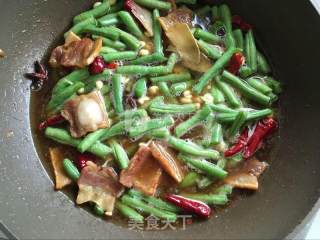 Braised Noodles with Beans recipe