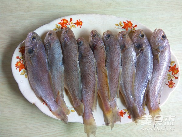 Braised Small Yellow Croaker in Korean Spicy Sauce recipe