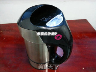 Winter Recipe: [1] How to Use A Soymilk Machine to Make Stewed Pork Skin Jelly recipe