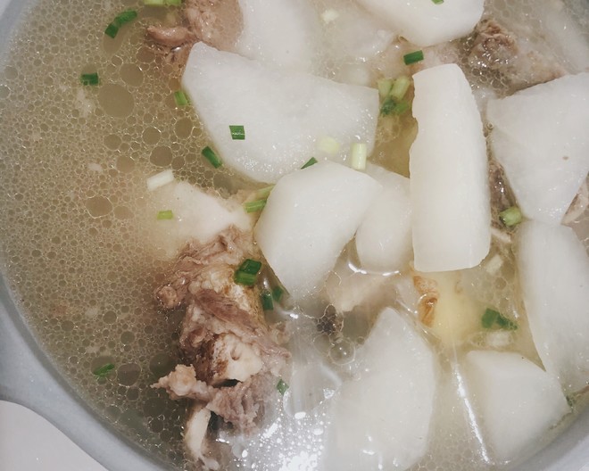 The Simple and Easy-to-learn Lazy Bone Stewed Radish Soup, Which Invigorates The Spleen, Moisturizes and Increases The Marrow, is Very Suitable for The Elderly and Children. recipe