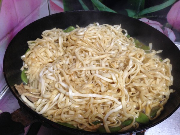 Braised Noodles with Carob Pork Slices recipe