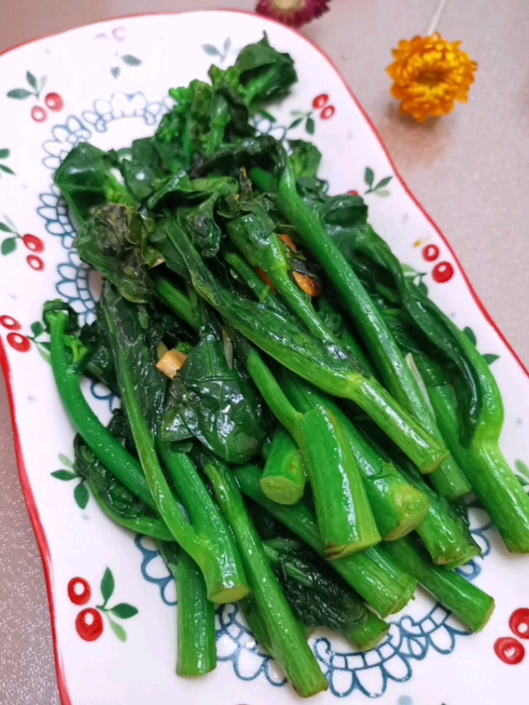 Stir-fried Kale with Garlic recipe