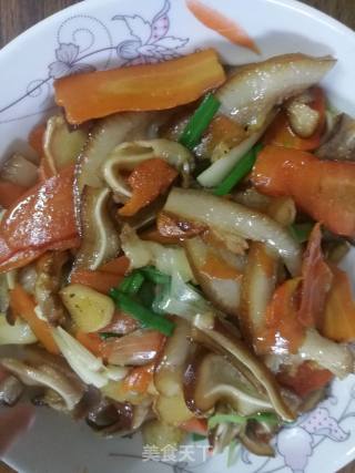 Stir-fried Carrots with Pork Ears recipe