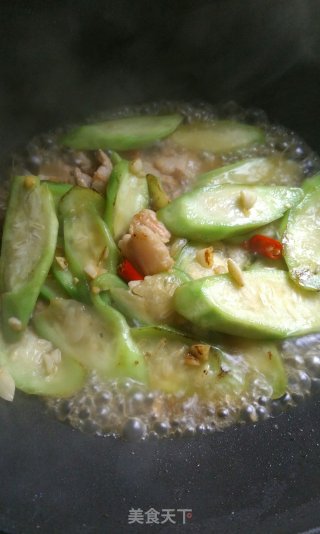 Stir-fried Pork Belly with Loofah recipe