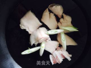 Daylily Pork Knuckle Soup recipe