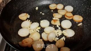 Fish Cake Burnt Loofah recipe