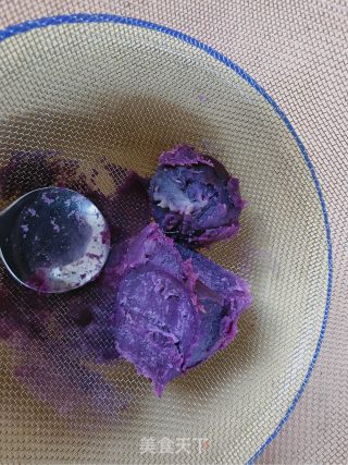 Banana Milk Three-color Taro Balls recipe