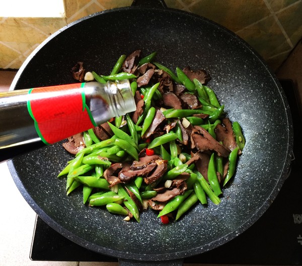 Stir-fried Pork Heart with Green Beans recipe