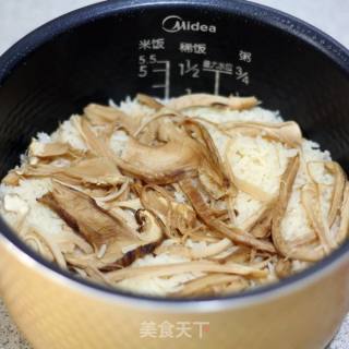 Delicious and Nutritious Stewed Rice-----matsutake Stewed Rice recipe