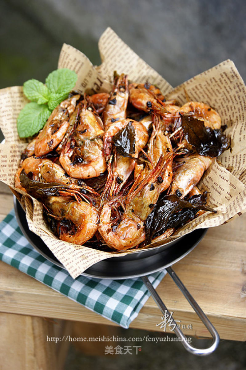 Four Processes of Simmering, Deep-frying and Frying to Create A European Cup of Finger-sucking Snacks-finger-sucking Arctic Shrimp with Tea recipe