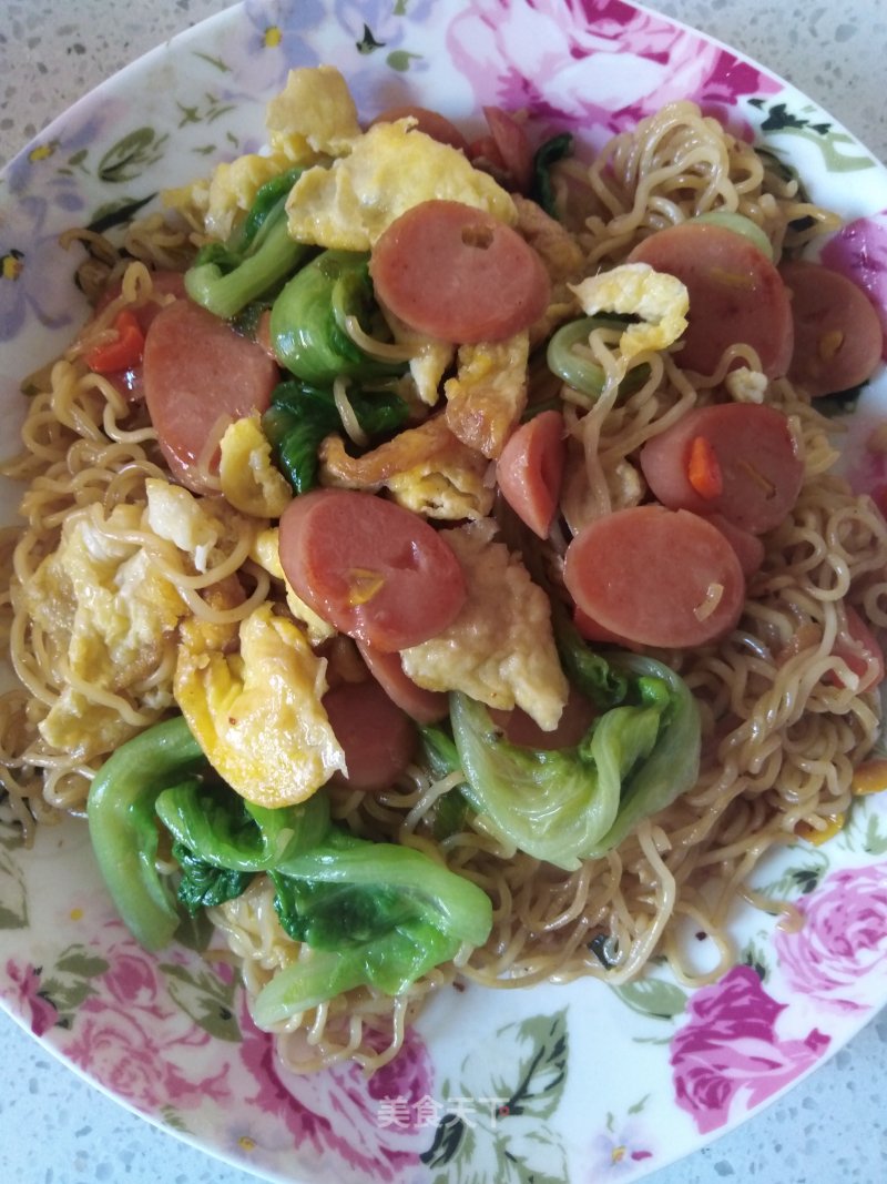 Fried Instant Noodles for Children's Breakfast recipe