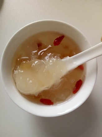 Very Gluey-peach Gum White Fungus Soup recipe