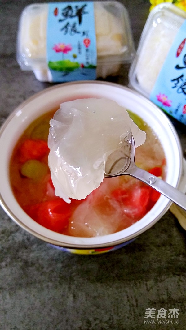 Fresh Tremella Fruit Soup recipe