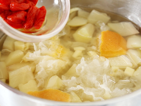 Stewed Pears with White Fungus, Tangerine Peel and Ginger recipe
