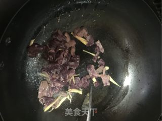 Stir-fried Pork Liver with Double Peppers recipe