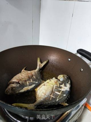 Pan-fried Golden Pomfret recipe