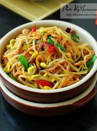 Fried Noodles with Bean Sprouts and Pork