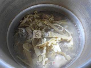 Boiled Pork Trotters with Bamboo Shoots recipe