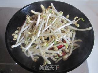 Stir-fried Peanut Buds with Red Pepper recipe