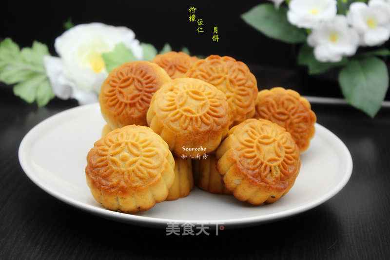 Cantonese Style Lemon Wu Ren Moon Cake