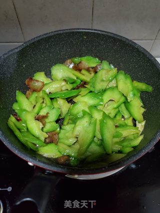 Stir-fried Bitter Gourd with Bacon recipe