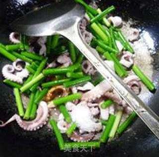 Stir-fried Garlic Stalks recipe