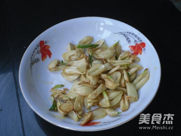 Stir-fried Small Dried Fish with Garlic recipe