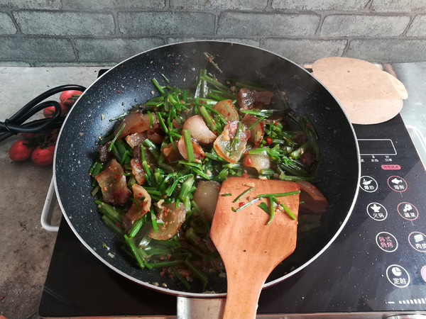 Stir-fried Bacon with Wild Celery recipe